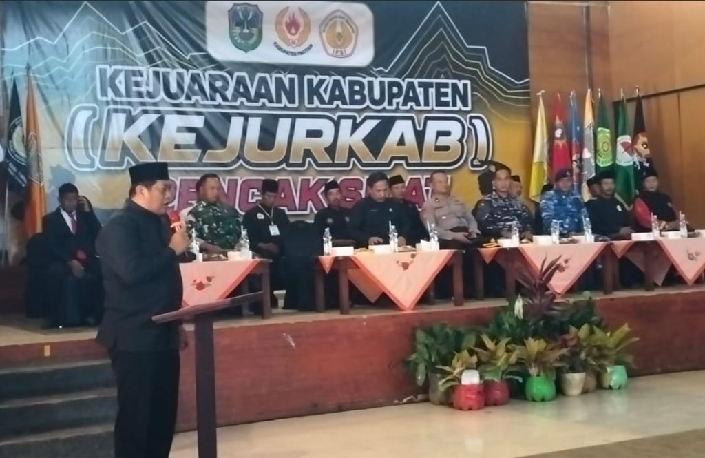 Wakil Bupati Pacitan Gagarin Sumrambah membuka Kejurkab Pencak Silat Pacitan 2026.