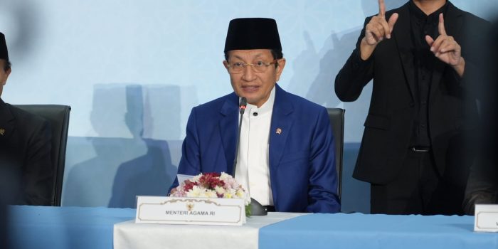 Menteri Agama memimpin konferensi pers Sidang Isbat penetapan Iduladha 2026 di Kantor Kemenag Jakarta.