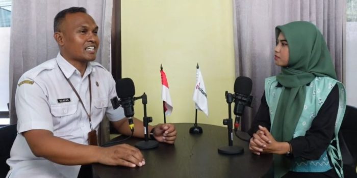 Kepala SRMA 23 Pacitan Nanang Adang Kusdinar saat menjadi narasumber podcast di studio Pacitanku TV.