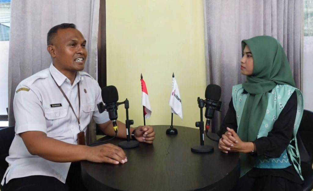 Kepala SRMA 23 Pacitan Nanang Adang Kusdinar saat menjadi narasumber podcast di studio Pacitanku TV.