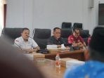 Suasana RDP Komisi II DPRD Pacitan membahas kesejahteraan guru madrasah bersama Kemenag dan PMII.