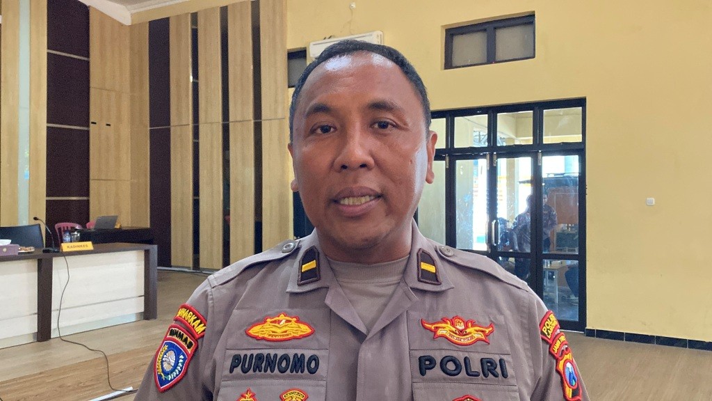 Ipda Purnomo Kanitbinpolmas Polres Lamongan memberikan keterangan pers terkait pemulihan ODGJ Pacitan.