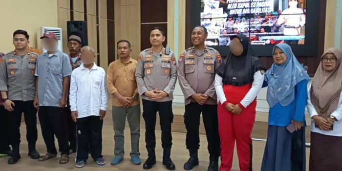 Penyerahan pasien ODGJ dari Kapolres Pacitan kepada Ipda Purnomo di Graha Bhayangkara.
