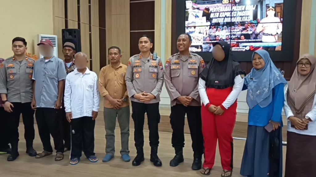 Penyerahan pasien ODGJ dari Kapolres Pacitan kepada Ipda Purnomo di Graha Bhayangkara.