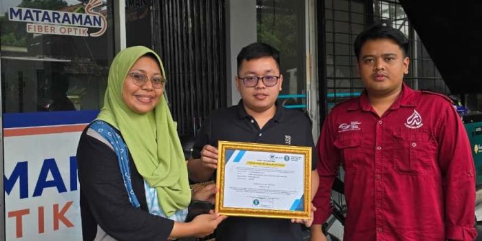 Penyerahan Sertifikat IKAS BSSN kepada PT Lentera Digital Nusantara di Pacitan.