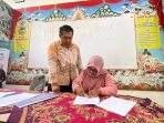 Syaiul Ma’ruf pendiri Zenkids memberikan edukasi tumbuh kembang anak kepada guru IGTKI di Donorojo Pacitan.