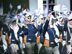 Defile peserta saat pembukaan Porseni SD dan SMP Kabupaten Pacitan 2026 di Pendopo Kabupaten.