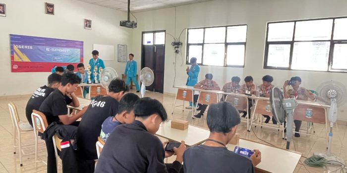 Turnamen esport Mobile Legends di SMKN Pringkuku Pacitan dalam rangka Dies Natalis ke-15.