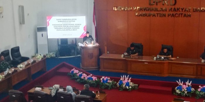 Anggota Fraksi PKB DPRD Pacitan Dodik Prahcoyo memberikan keterangan terkait pelaksanaan Raperda Pilkades.
