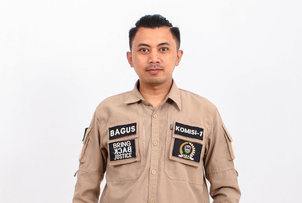 Juru Bicara Pansus XII DPRD Pacitan Bagus Surya Pratikna memberikan keterangan terkait penyelesaian Raperda Pilkades.