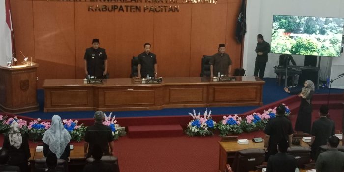 Wakil Bupati Pacitan Gagarin menyampaikan pengajuan Raperda Pilkades.