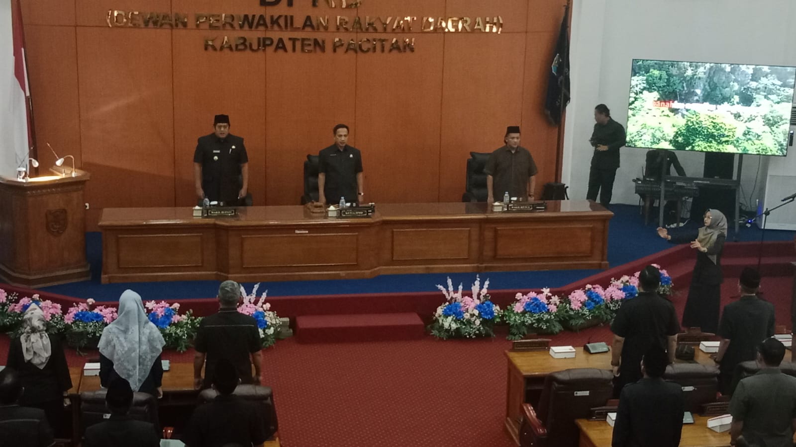 Wakil Bupati Pacitan Gagarin menyampaikan pengajuan Raperda Pilkades.