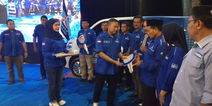 AHY serahkan 12 mobil siaga secara simbolis via Zoom untuk PAC Demokrat Pacitan