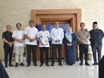 Penyerahan Legal Opinion Kejari Pacitan ke Pemkab Pacitan Kajari Pacitan Fariman Isandi Siregar menyerahkan dokumen Legal Opinion kepada Bupati Pacitan Indrata Nur Bayuaji.