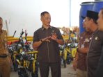 Ketua Komisi II DPRD Pacitan Rudi Handoko meninjau kawasan pertanian tembakau
