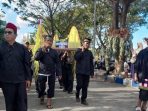 Tasyakuran-Laut-Nelayan-Tamperan-Pacitan-2026.jpg Nelayan UPT Pelabuhan Tamperan Pacitan mengarak tumpeng menuju pantai dalam tradisi Tasyakuran Laut menyambut Tahun Baru Hijriah.