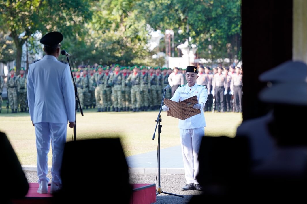 Bupati Pacitan Indrata Nur Bayuaji memimpin upacara Hari Lahir Pancasila 2026 di halaman pendopo kabupaten.