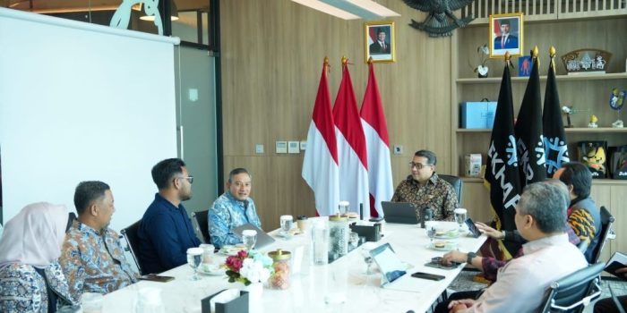 Bupati Pacitan Indrata Nur Bayuaji bersama Menekraf Teuku Riefky Harsya dalam audiensi Festival Film Horor Pacitan 2026 di Jakarta.