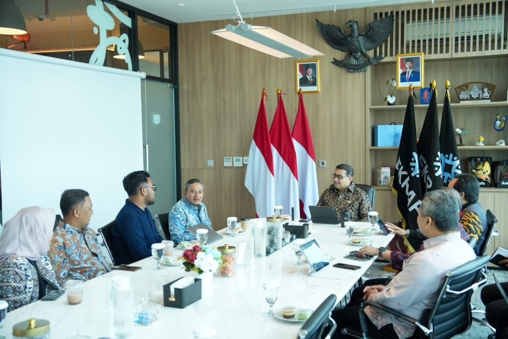 Bupati Pacitan Indrata Nur Bayuaji bersama Menekraf Teuku Riefky Harsya dalam audiensi Festival Film Horor Pacitan 2026 di Jakarta.