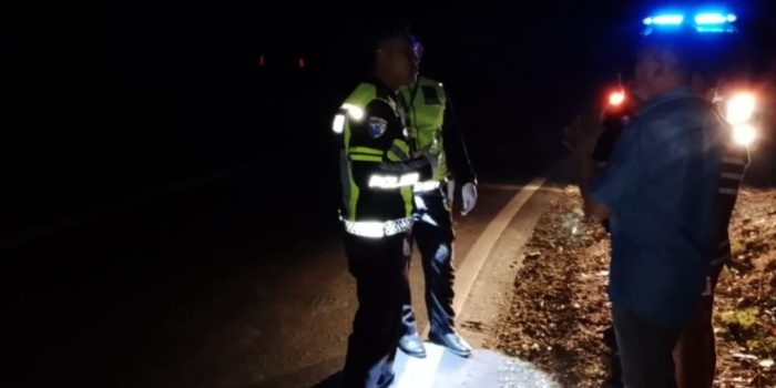 Olah TKP laka lantas maut antara motor Vixion dan pejalan kaki di Kebonagung Pacitan.