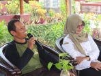 Ahmad Jahidin memaparkan omzet dan sistem gaji tim TPS 3R Sido Makmur dalam mengatasi sampah kota Pacitan.