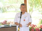 Sekda Pacitan Heru Wiwoho memberikan arahan dalam Dialog Interaktif Pengelolaan Sampah di Parai Beach Resort.