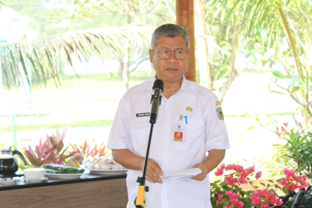 Sekda Pacitan Heru Wiwoho memberikan arahan dalam Dialog Interaktif Pengelolaan Sampah di Parai Beach Resort.