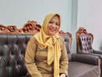 Kepala Bidang P2P Dinkes Pacitan Nur Farida sedang memberikan keterangan kepada wartawan terkait alokasi DBHCHT 2026.