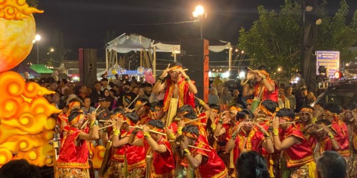 Penampilan Grup Ronthek Bregodo Bumi Wates dari Kecamatan Donorojo di Festival Ronthek Pacitan 2026.