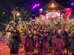 Aksi Memukau Ronthek Argo Miling di Festival Ronthek Pacitan Pertunjukan teatrikal dan musik bambu Grup Ronthek Argo Miling bertema Pande di Festival Ronthek Pacitan 2026.
