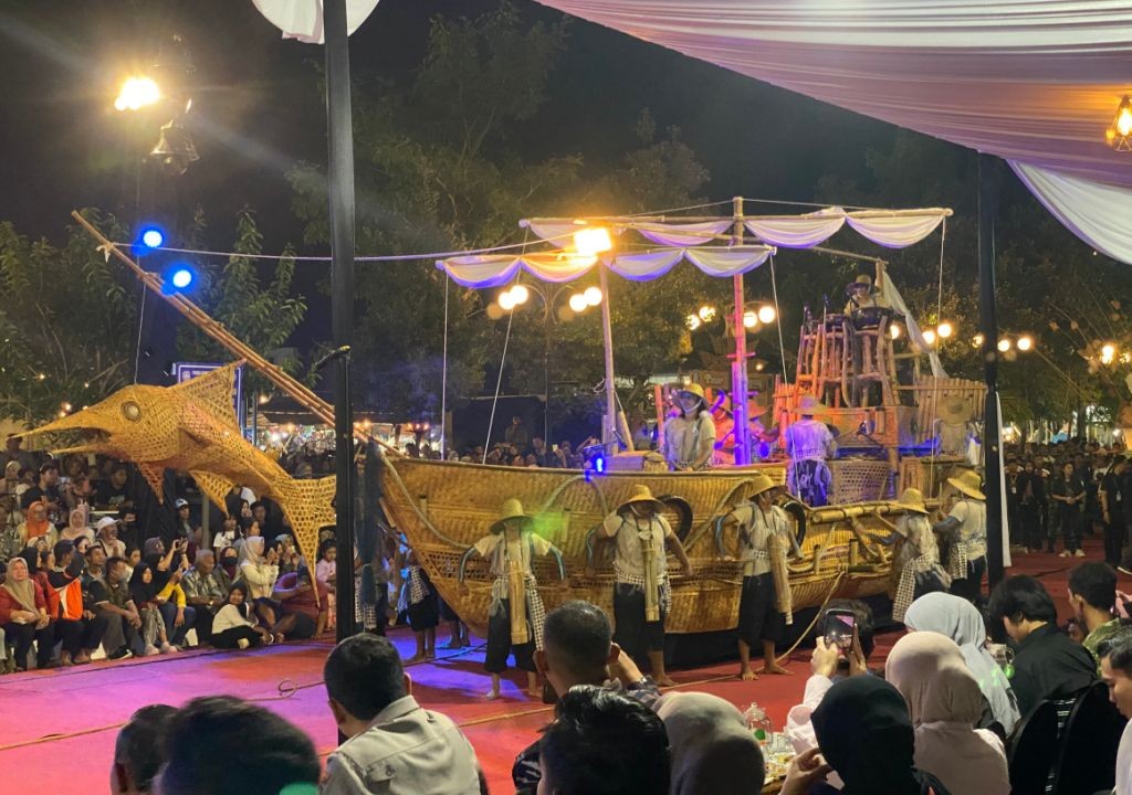 Penampilan Grup Ronthek Bumbung Kamulyan Pringkuku di Festival Ronthek Pacitan 2026