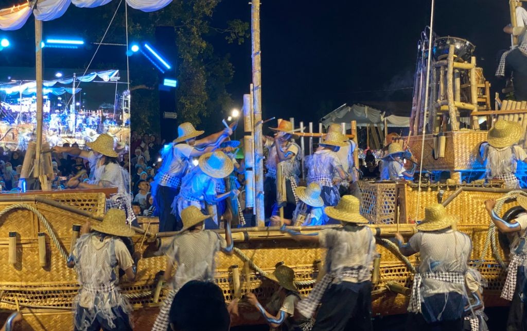 Aksi Ronthek Pringkuku Penampilan Grup Ronthek Bumbung Kamulyan Pringkuku di Festival Ronthek Pacitan 2026