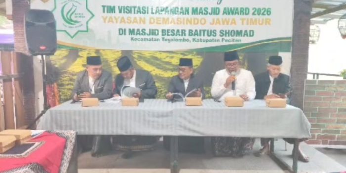 Tim asesor PW DMI Jatim melakukan penilaian di Masjid Baitus Shomad Pacitan.