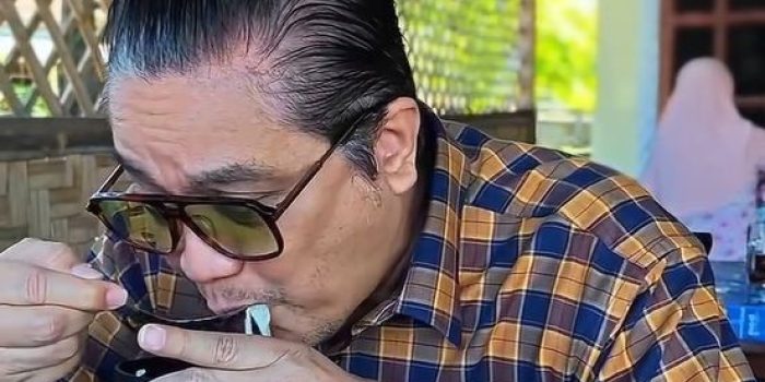 Dede Yusuf makan soto batok di Pacitan