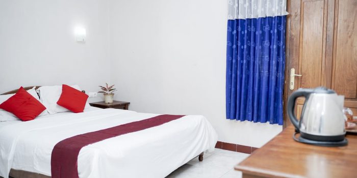 Kamar Hotel Srikandi Pacitan Suasana kamar hotel di Tulakan yang bersih dan nyaman
