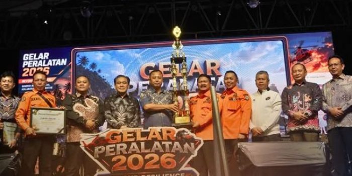 Suasana malam penutupan Gelar Peralatan Penanggulangan Bencana Jatim 2026 di Pantai Pancer Door Pacitan.