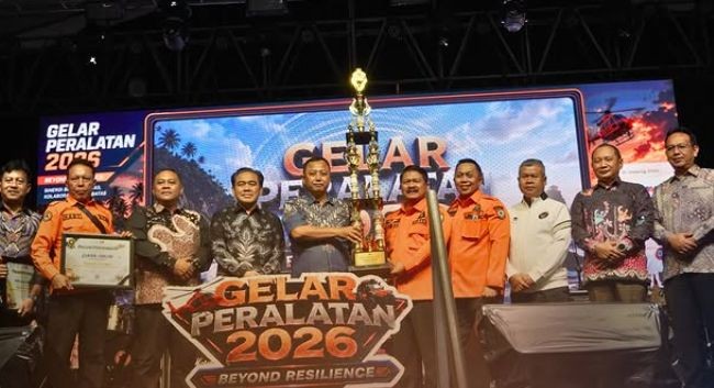 Suasana malam penutupan Gelar Peralatan Penanggulangan Bencana Jatim 2026 di Pantai Pancer Door Pacitan.