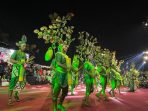 Kelompok seni Rontek Rangkowijoyo dari Desa Karangnongko saat tampil membawakan tema sejarah desa di Festival Ronthek Pacitan 2026.