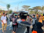 Petugas Satlantas Polres Pacitan melakukan penanganan dan olah tempat kejadian perkara (TKP) kecelakaan lalu lintas.