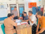 Pendaftaran Calon Kades Jatimalang Vitria Eka Candra Giri Vitria Eka Candra Giri menyerahkan berkas pendaftaran Pilkades Jatimalang didampingi LBH Pancasona Bakti