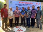 Sekda Pacitan Heru Wiwoho dan Direktur PT PPIS S.H. Bianto meninjau penyaluran Lubang Sampah Organik di Kelurahan Sidoharjo.