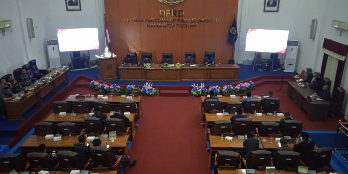 Suasana Rapat Paripurna DPRD Pacitan pengesahan Raperda APBD 2025