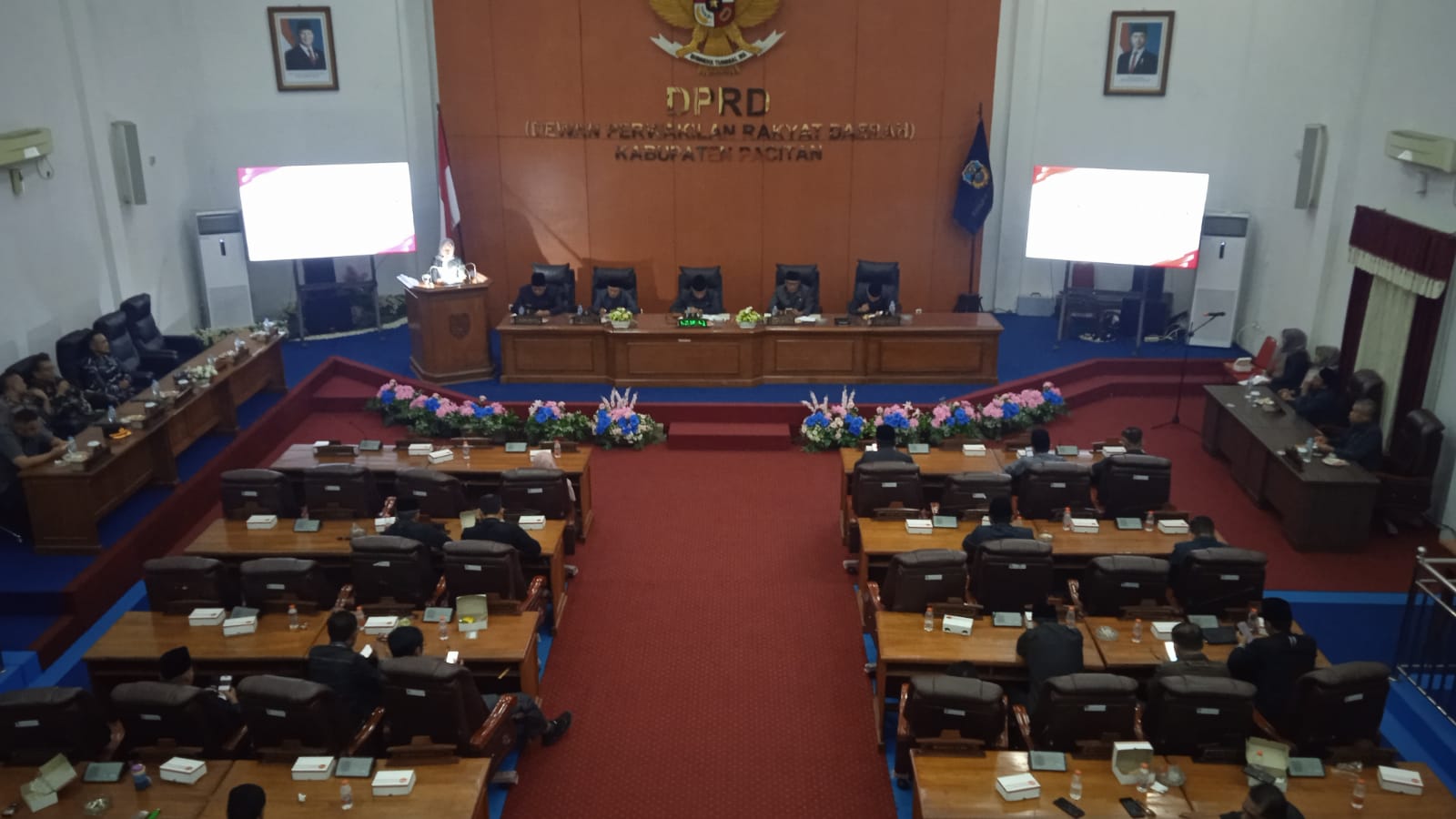 Rapat Paripurna DPRD Pacitan Raperda APBD 2025 Suasana Rapat Paripurna DPRD Pacitan pengesahan Raperda APBD 2025
