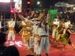 Penampilan Kontingen Nawangan - Festival Ronthek Pacitan 2026 Kontingen Kecamatan Nawangan menampilkan seni rontek Laku Bekti Sang Bandil Ori di Festival Ronthek Pacitan 2026.