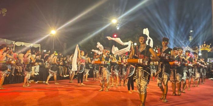 Pertunjukan Ronthek Ki Ageng Sirno dari Desa Sirnoboyo, Kecamatan Pacitan.