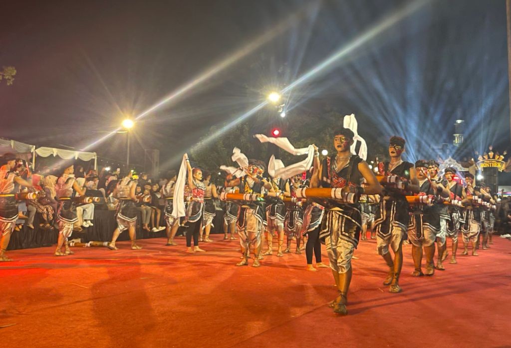 Ronthek Ki Ageng Sirno Pacitan Pertunjukan Ronthek Ki Ageng Sirno dari Desa Sirnoboyo, Kecamatan Pacitan.