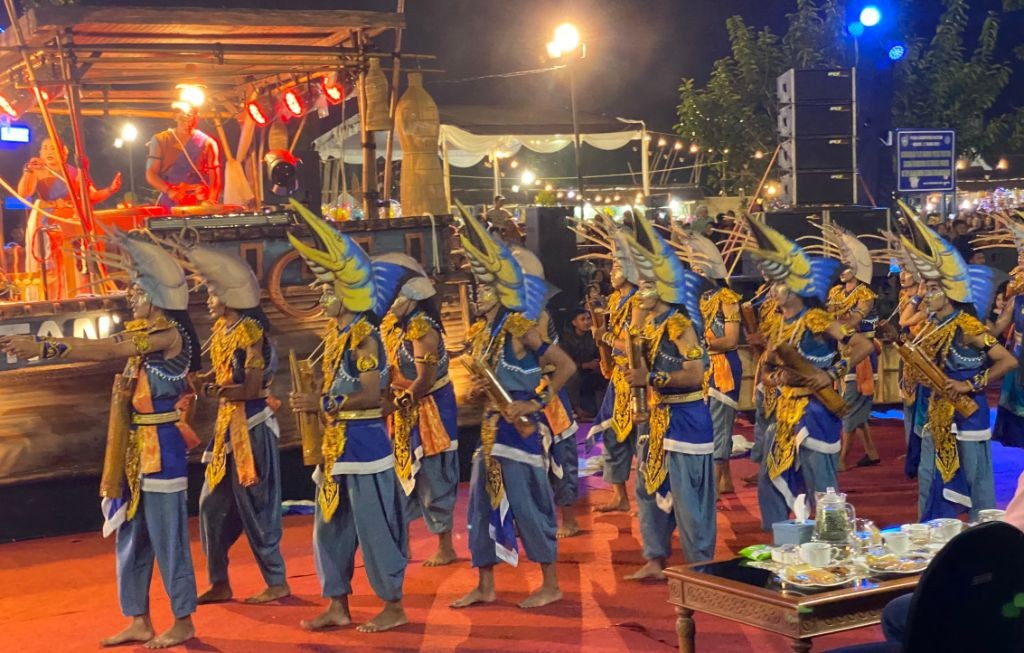 SMKN Ngadirojo di Festival Ronthek Pacitan Penampilan atraktif dan kompak kontingen SMKN Ngadirojo pada ajang Festival Ronthek Pacitan 2026 di depan Pendopo Kabupaten Pacitan.
