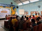Sosialisasi Gempur Rokok Ilegal di Pacitan 2026 Perwakilan Satpol PP Pacitan dan Bea Cukai Madiun memberikan materi sosialisasi Gempur Rokok Ilegal kepada pelaku usaha di Balai Kecamatan Donorojo.