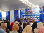 Wakil Ketua MPR RI Edhie Baskoro Yudhoyono saat meninjau rumah warga penerima Bantuan Pasang Baru Listrik di Desa Gasang, Kabupaten Pacitan.