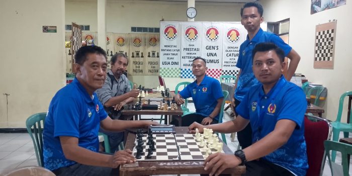 Ratusan atlet catur dari berbagai daerah bertanding dalam Kejurprov Catur Jatim 2026 di Kabupaten Pacitan